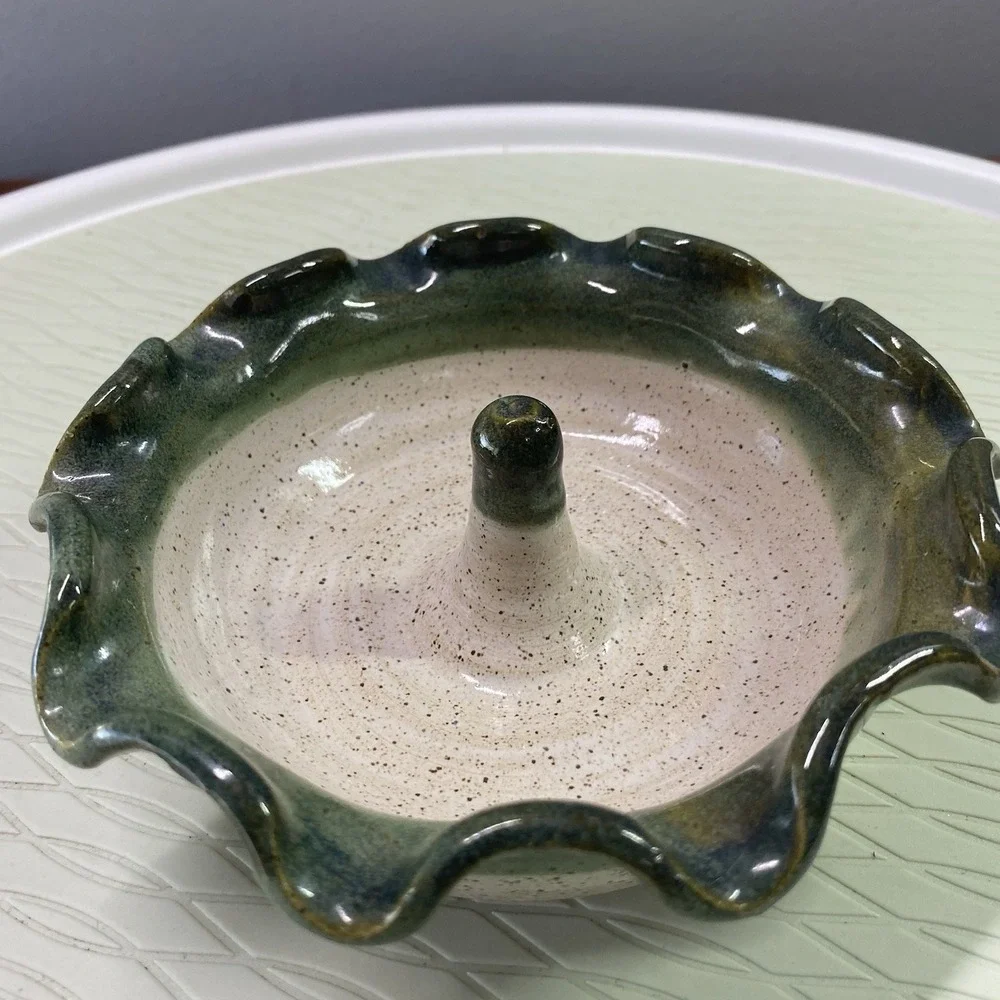 Dean White Pottery, Stoneware Apple/Onion Baking Dish Signed.Speckled Glaze‎